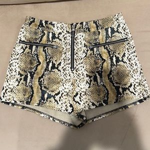 Eva Snake Shorts in Natural h:ours